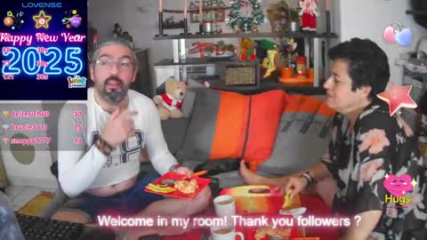 Snapshot of mrandmrsswetness84 chatting on 01.08.25 MrAndMrsSwetness84 online show from 01.08.25