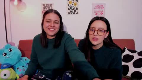 Snapshot of mrbuu_ chatting on 05.04.26 Laura online show from 05.04.26