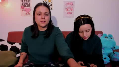 Snapshot of mrbuu_ chatting on 05.19.26 Laura online show from 05.19.26