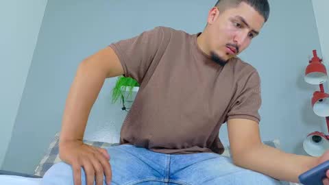 Snapshot of mrfox__ chatting on 10.04.25 Mr Fox online show from 10.04.25