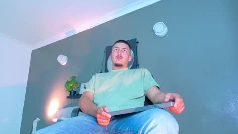 Snapshot of mrfox__ chatting on 10.06.25 Mr Fox online show from 10.06.25