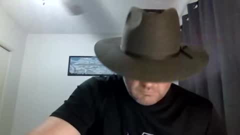 Snapshot of mrniggle chatting on 10.26.25 Lucus online show from 10.26.25