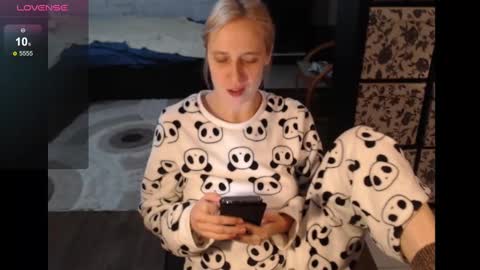 Snapshot of mrsluck chatting on 12.01.24 Sasha online show from 12.01.24