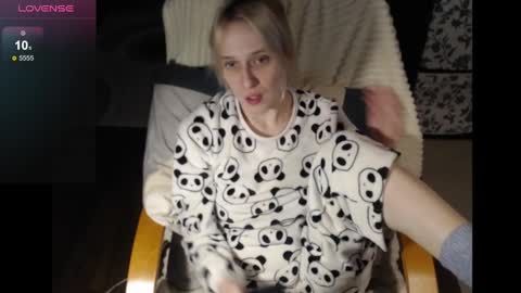 Snapshot of mrsluck chatting on 01.03.25 Sasha online show from 01.03.25