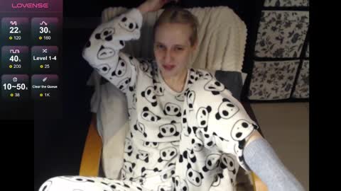 Snapshot of mrsluck chatting on 02.10.25 Sasha online show from 02.10.25