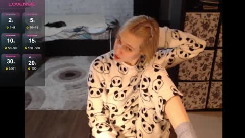 Snapshot of mrsluck chatting on 02.22.25 Sasha online show from 02.22.25