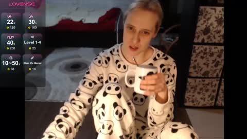 Snapshot of mrsluck chatting on 03.02.25 Sasha online show from 03.02.25