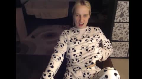 Snapshot of mrsluck chatting on 09.14.25 Sasha online show from 09.14.25