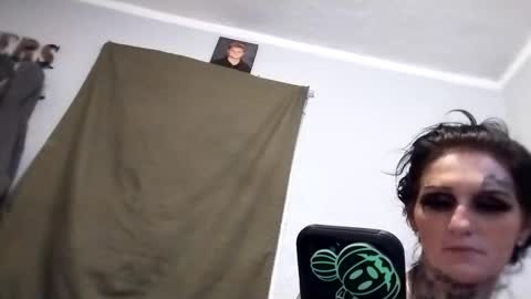 Snapshot of mrssavage97 chatting on 10.05.25 mrssavage97 online show from 10.05.25