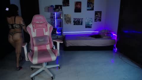 Manuela3 online show from 12.15.24