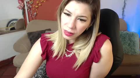 Snapshot of ms_sofiax chatting on 12.20.24 Sofia online show from 12.20.24