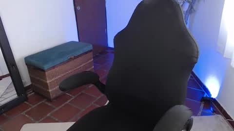 Snapshot of ms_sofiax chatting on 10.17.25 Sofia online show from 10.17.25