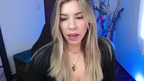 Snapshot of ms_sofiax chatting on 10.29.25 Sofia online show from 10.29.25