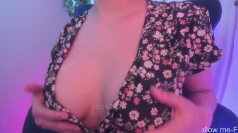 Snapshot of mslalune chatting on 01.25.25 Meg  Vero online show from 01.25.25