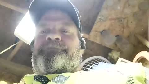 Snapshot of muddflapz chatting on 10.29.25 muddflapz online show from 10.29.25