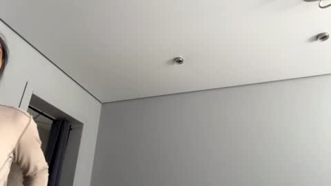 Mia online show from 03.17.26