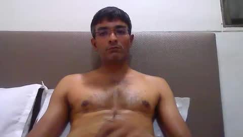 Snapshot of mumbaimonster8inch chatting on 10.14.25 rajesh engineer online show from 10.14.25