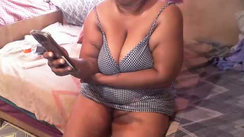 Snapshot of munniegalz1 chatting on 02.25.25 your angel online show from 02.25.25