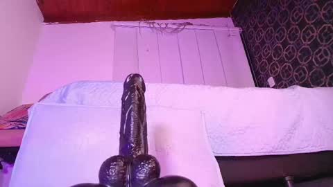 Snapshot of muriel_belovv chatting on 10.08.25 Tell me Sofi  online show from 10.08.25