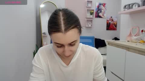 Snapshot of muriel_elvin chatting on 12.01.25 muriel_elvin online show from 12.01.25