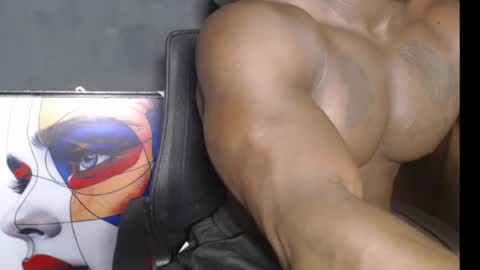 musclegod23 online show from 01.04.25