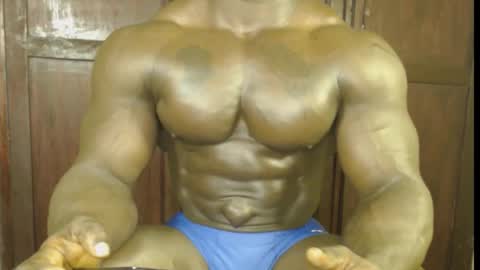 musclegod23 online show from 10.29.25