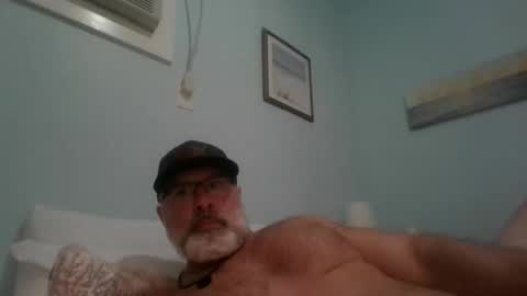 Snapshot of musclemeat41 chatting on 10.27.25 musclemeat41 online show from 10.27.25