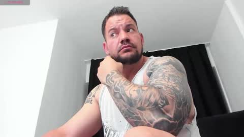 Snapshot of musclemonster31 chatting on 09.15.25 MuscleMonster31 online show from 09.15.25