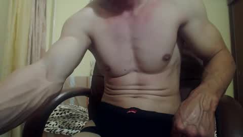Snapshot of musculargod chatting on 11.11.25 SexyMuscled online show from 11.11.25