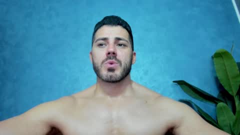 Snapshot of muscularmaster chatting on 01.04.25 muscularmaster onlyfans online show from 01.04.25