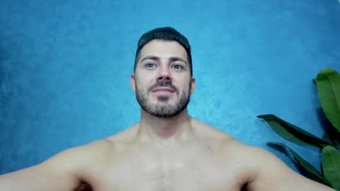 Snapshot of muscularmaster chatting on 01.05.25 muscularmaster onlyfans online show from 01.05.25