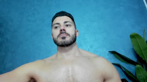 Snapshot of muscularmaster chatting on 01.22.25 muscularmaster onlyfans online show from 01.22.25