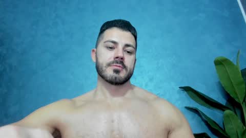 Snapshot of muscularmaster chatting on 01.22.25 muscularmaster onlyfans online show from 01.22.25