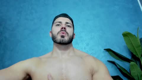 Snapshot of muscularmaster chatting on 01.27.25 muscularmaster onlyfans online show from 01.27.25