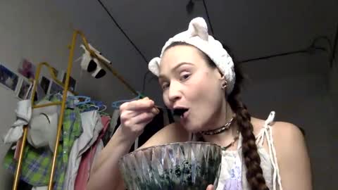 Snapshot of muse_online chatting on 02.11.25 Muse Ali online show from 02.11.25