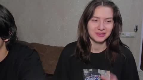 Snapshot of muuur_fam1 chatting on 12.02.25 HEY online show from 12.02.25