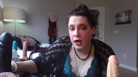 Snapshot of mxsissycharlotte chatting on 12.13.24 Mx Charlotte online show from 12.13.24