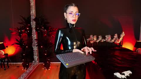 Maite online show from 12.14.24