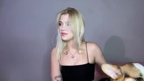 Snapshot of my_pretty_lola chatting on 10.18.25 Lola online show from 10.18.25