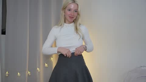 STELLA  Im here today online show from 01.16.25