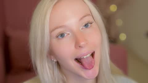 STELLA  Im here today online show from 03.02.25