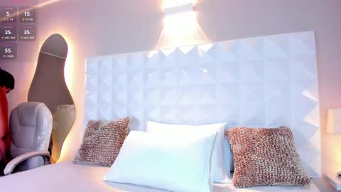 Mariana Evans online show from 12.23.24