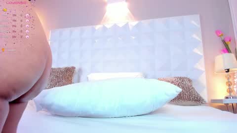 Mariana Evans online show from 01.15.25