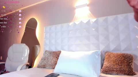 Mariana Evans online show from 02.05.25