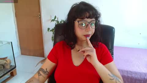 Snapshot of myamillor chatting on 10.13.25 myamillor online show from 10.13.25