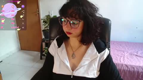 Snapshot of myamillor chatting on 10.22.25 myamillor online show from 10.22.25