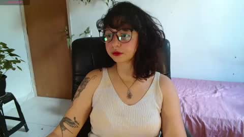 Snapshot of myamillor chatting on 10.29.25 myamillor online show from 10.29.25