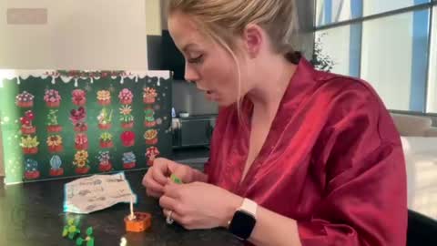 Snapshot of mycookiejar chatting on 12.04.25 MyCookieJar online show from 12.04.25