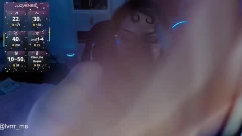 Nicoll Independent model Please help me to reach 100 thumbs up online show from 10.26.25