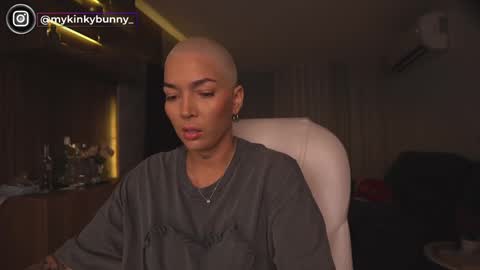 jacke BUNNY online show from 03.04.25